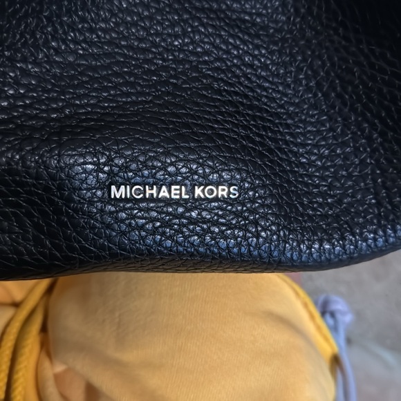 Michael Kors Black Shoulder Bag with Textured Leather - Picture 2 of 3
